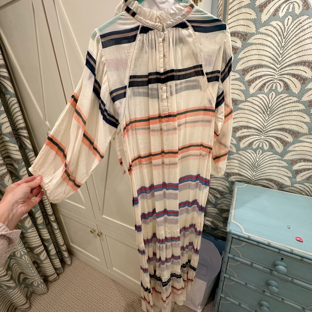 Beautiful sheer tiered cotton coverup. 👙